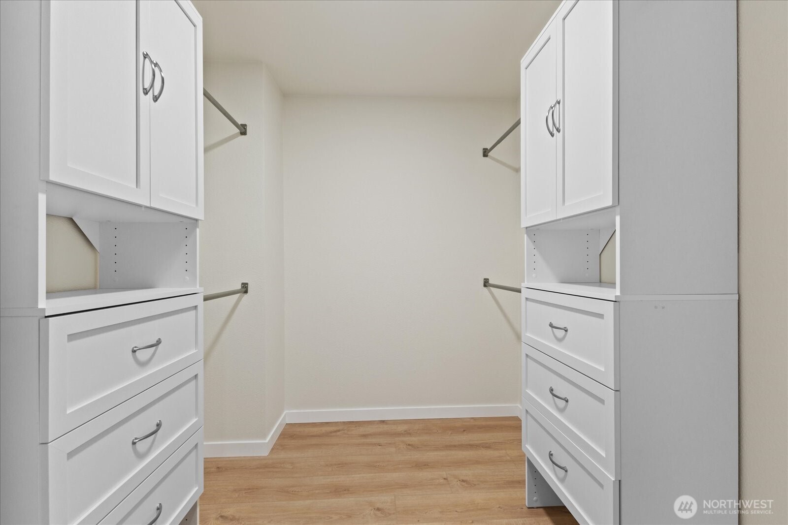 9607 122nd Avenue Southeast Renton, WA 98056 - Photo 25 of 32 a view of an empty walk in closet
