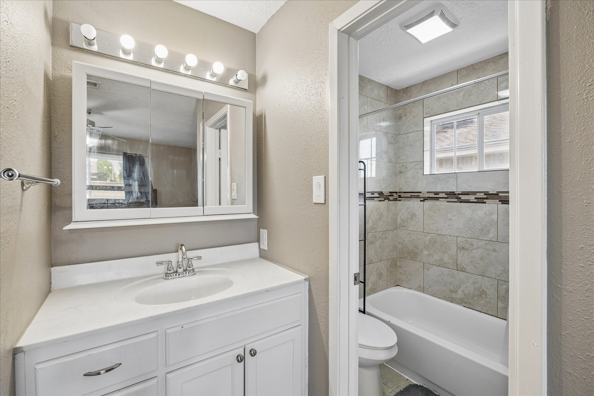 21015 Waymare Lane Spring, TX 77388 - Photo 10 of 18