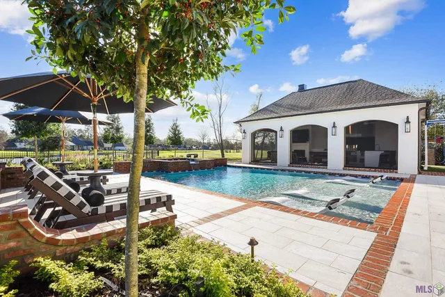 $1,500,000 | 25820 Carnoustie Way, Denham Springs, LA 70726