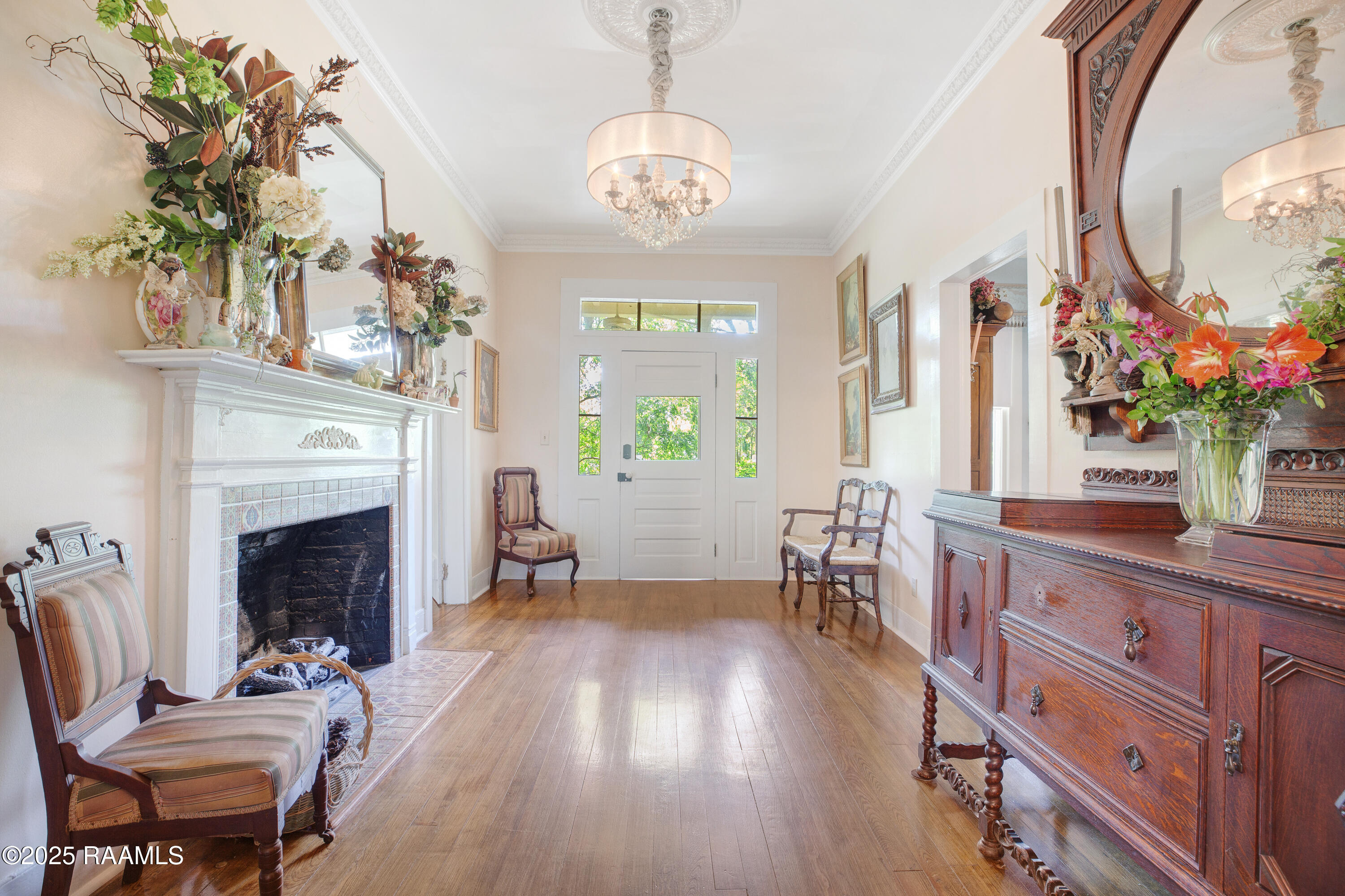 604 Main Street Washington, LA 70589 - Photo 2 of 49 Back view of foyer