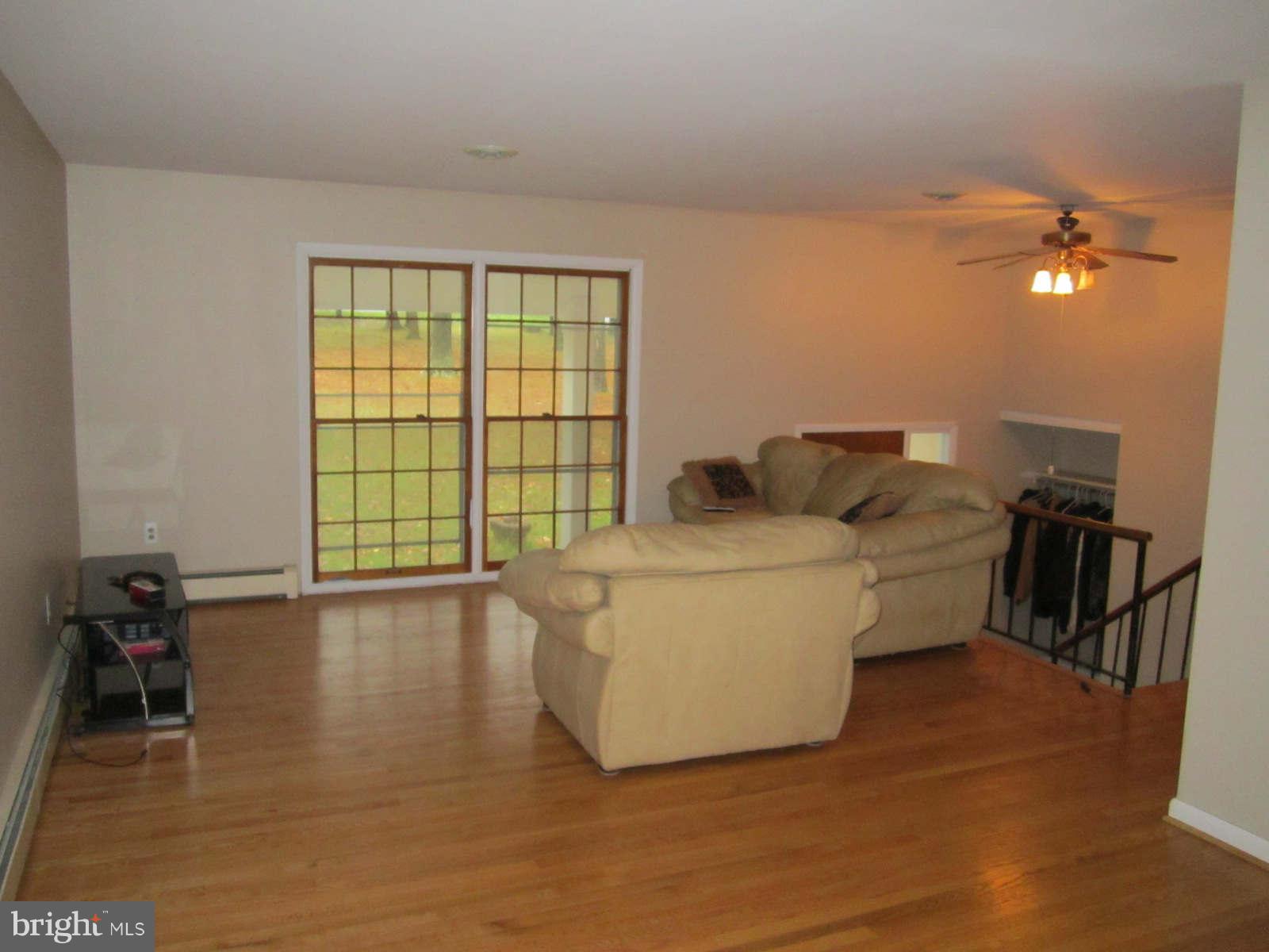 5311 Ridge Road Mount Airy, MD 21771 - Photo 4 of 18 Living Room