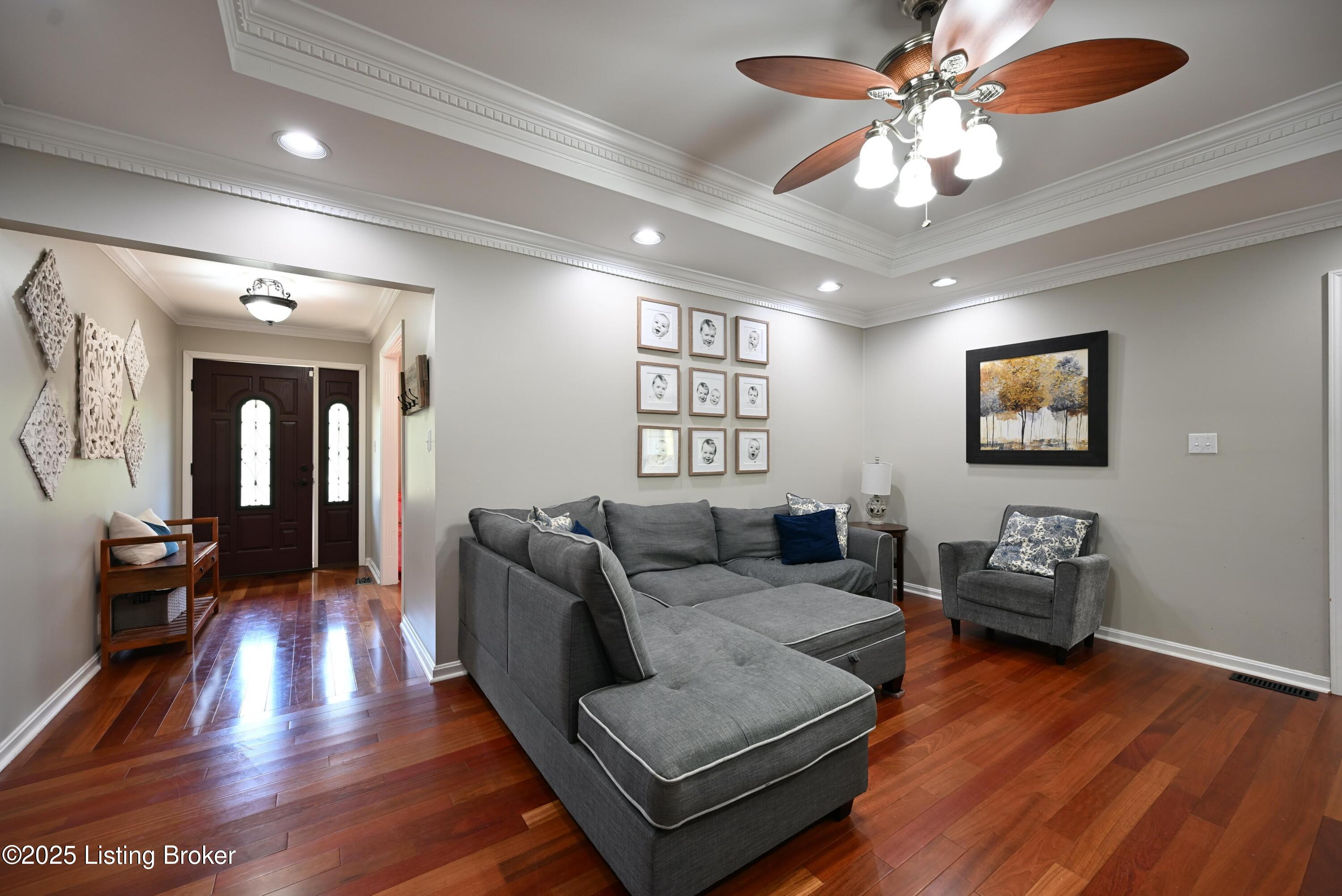 3303 Gatecreek Road Louisville, KY 40272 - Photo 10 of 56 Living Room