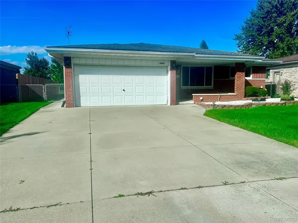 $2,400 | 13605 Ascot Drive, Sterling Heights, MI 48312