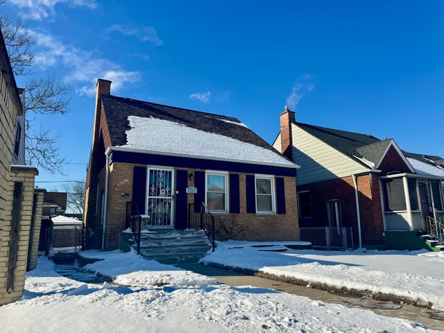 a view of a house with wooden floor and a yard