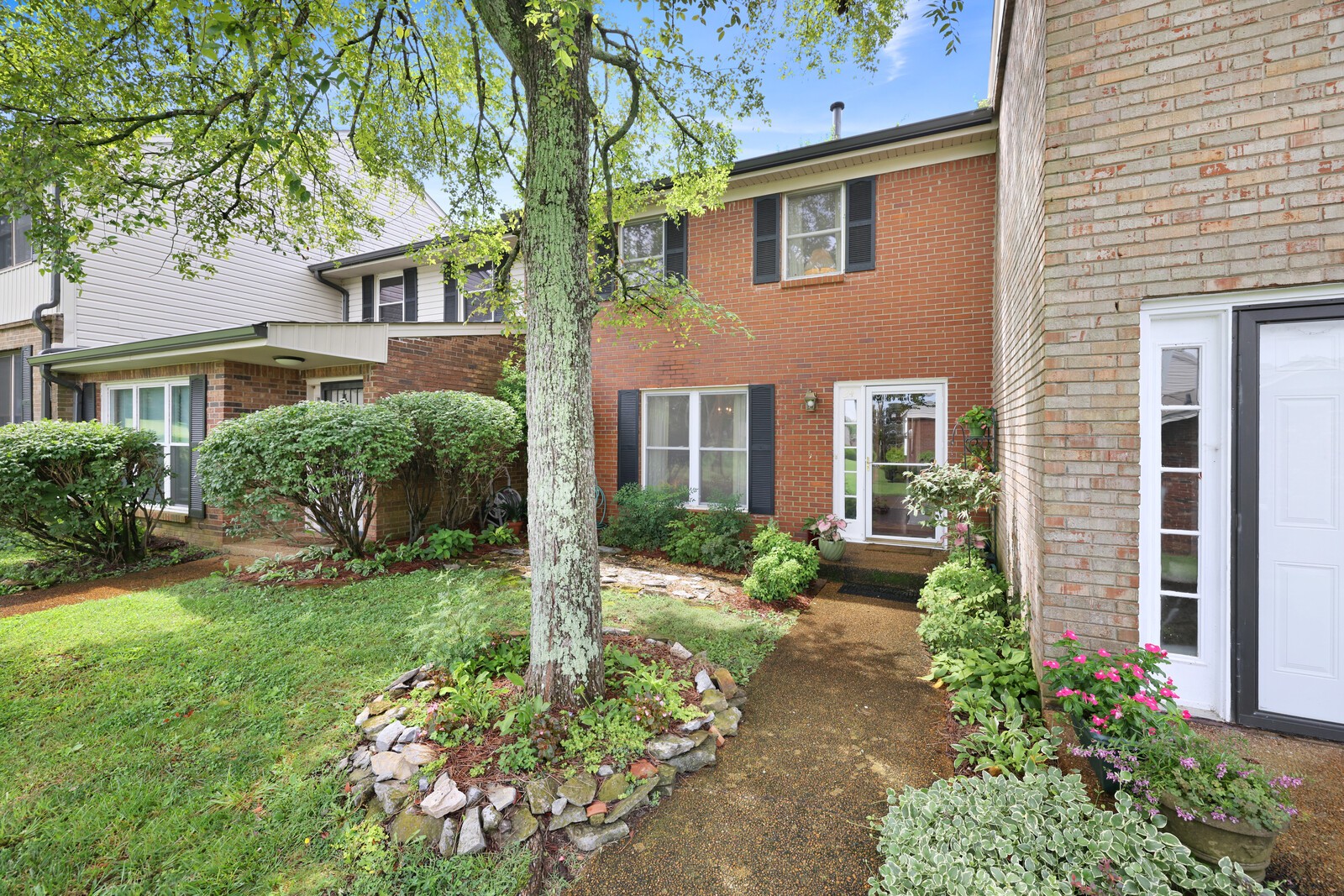 4001 Anderson Road, Unit K24 Nashville, TN 37217 - Photo 2 of 36 front view of a house with a yard
