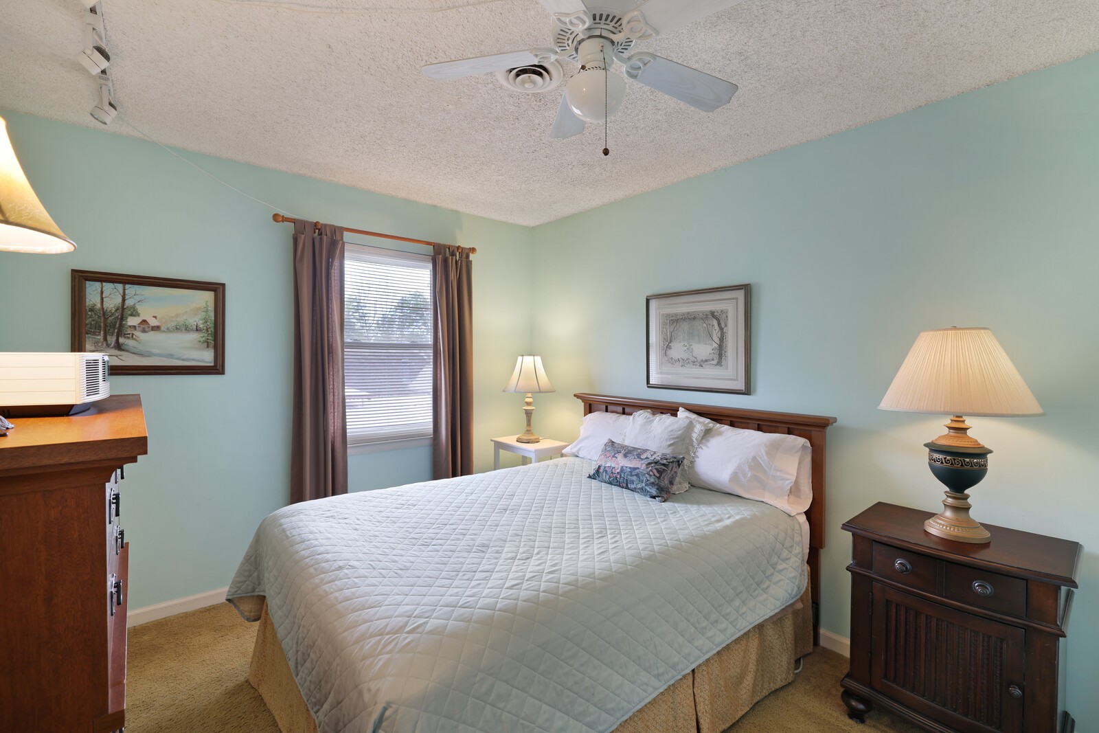 4001 Anderson Road, Unit K24 Nashville, TN 37217 - Photo 24 of 36 a bedroom with a bed and a lamp