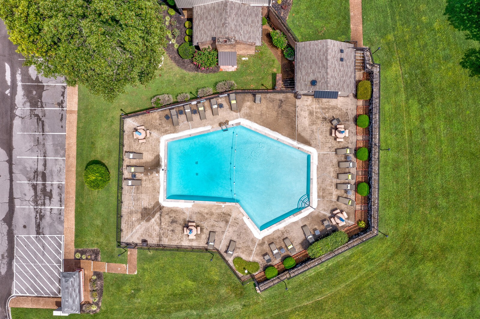 4001 Anderson Road, Unit K24 Nashville, TN 37217 - Photo 34 of 36 an aerial view of a house
