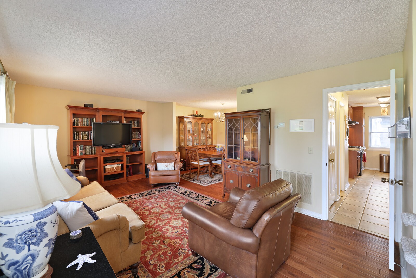 4001 Anderson Road, Unit K24 Nashville, TN 37217 - Photo 6 of 36 a living room with furniture and a flat screen tv