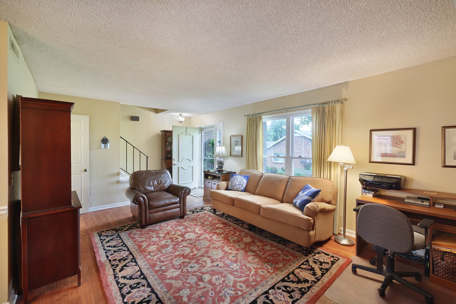 4001 Anderson Road, Unit K24 Nashville, TN 37217 - Photo 7 of 36 a living room with furniture and a rug