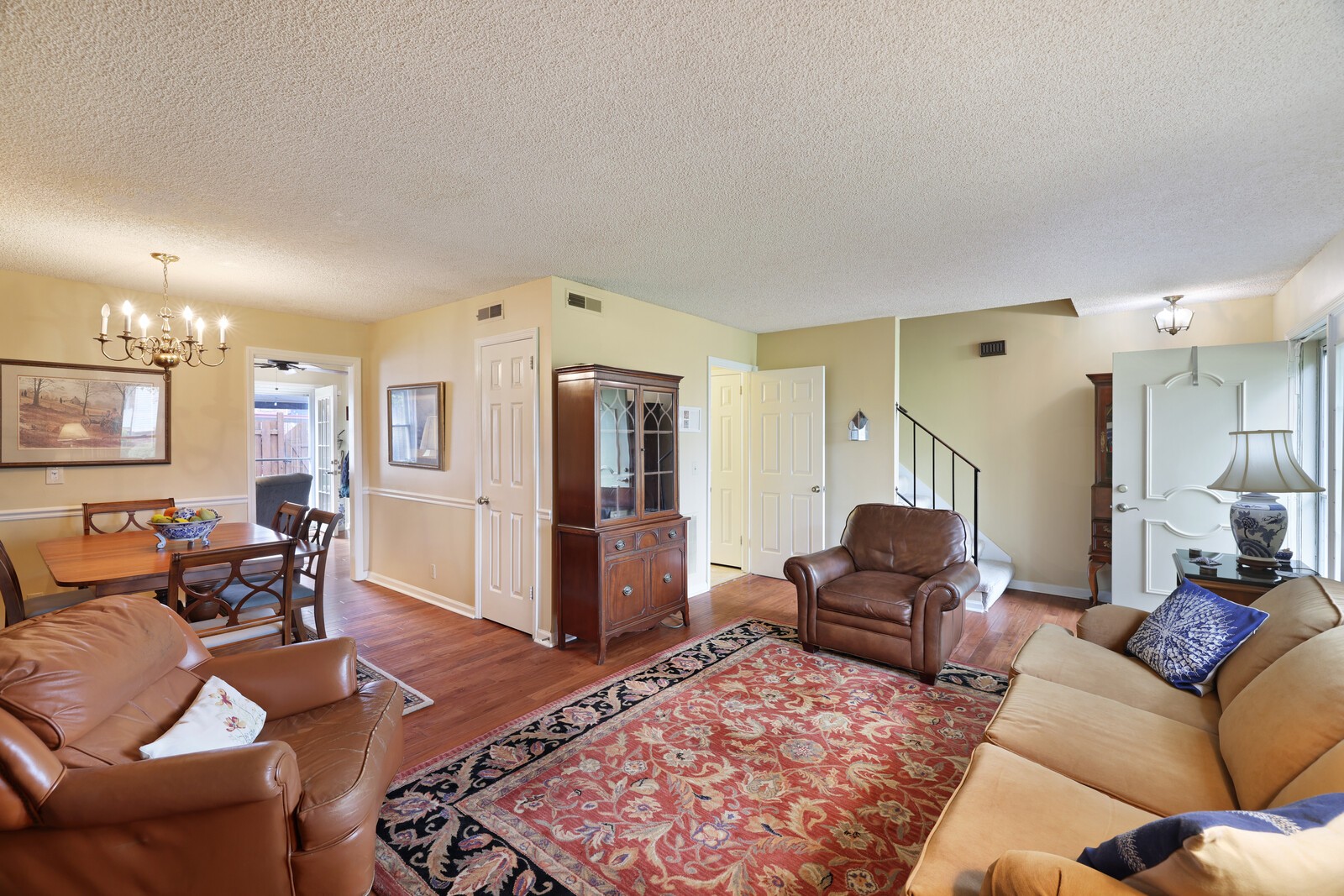 4001 Anderson Road, Unit K24 Nashville, TN 37217 - Photo 8 of 36 a living room with furniture and a rug