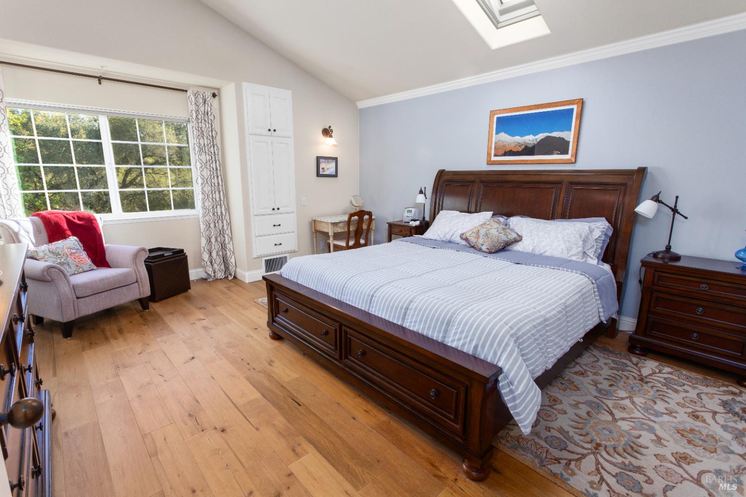 230 Clear Ridge Drive Healdsburg, CA 95448 - Photo 37 of 48 a spacious bedroom with a bed and a couch