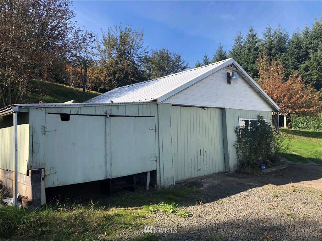 380 Newaukum Valley Road Chehalis, WA 98532 - Photo 3 of 19 a front view of a house with garden