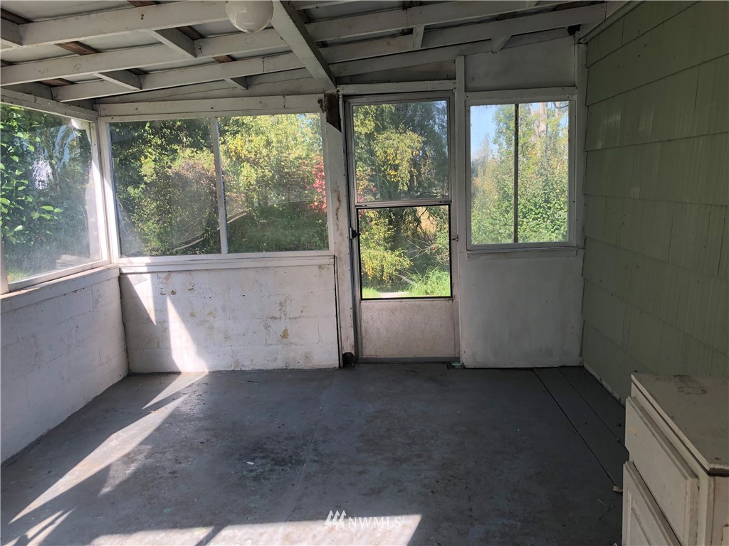 380 Newaukum Valley Road Chehalis, WA 98532 - Photo 8 of 19 an empty room with large windows