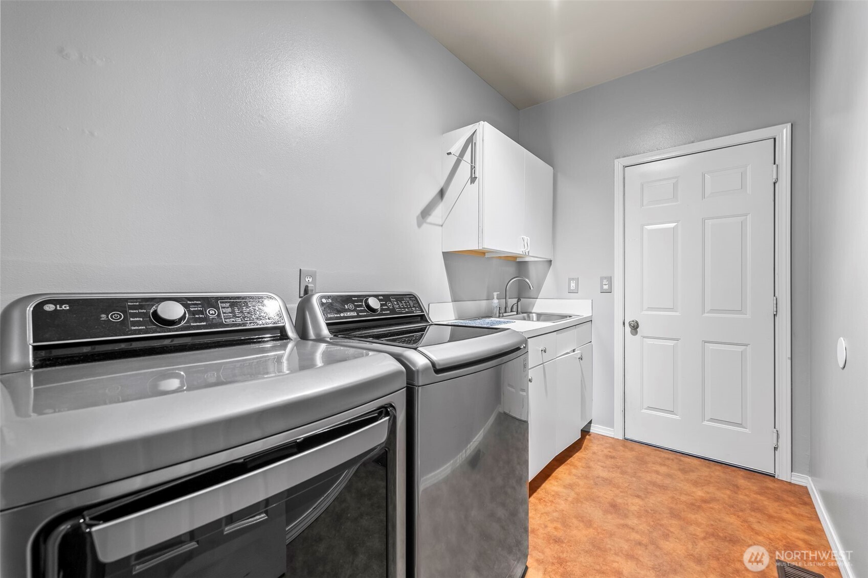 1113 Garden Circle Fircrest, WA 98466 - Photo 19 of 29 a kitchen with a stove and a microwave