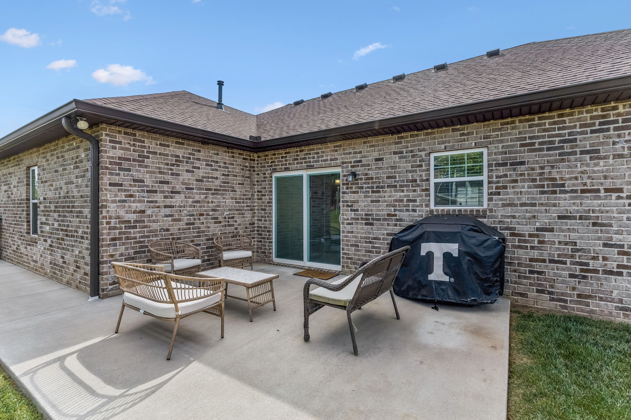 343 Wildcat Run Gallatin, TN 37066 - Photo 24 of 29 a balcony with furniture and a potted plant