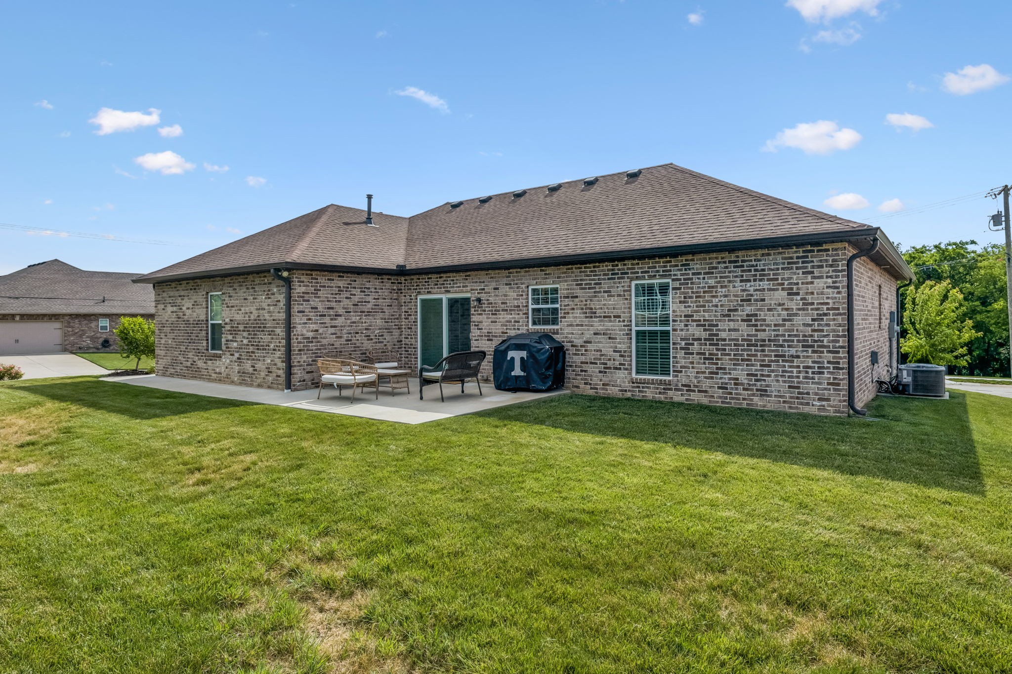 343 Wildcat Run Gallatin, TN 37066 - Photo 27 of 29 a front view of a house with garden