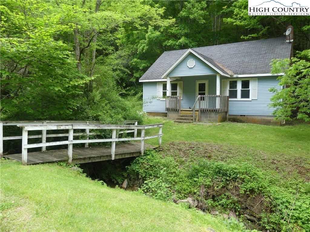 1306 Laurel Branch Road Vilas, NC 28692 - Photo 2 of 27 Gallery Image 2