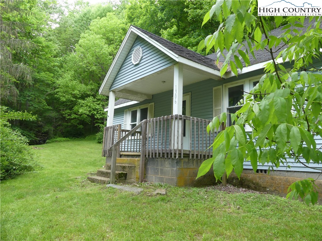 1306 Laurel Branch Road Vilas, NC 28692 - Photo 3 of 27 Gallery Image 3
