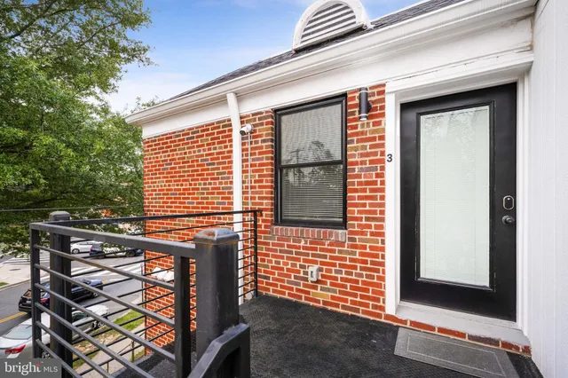 a view of entryway with a front door