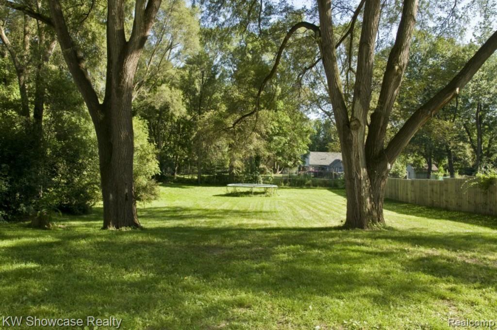 7875 Commerce Road West Bloomfield, MI 48324 - Photo 25 of 26 yard1.jpg