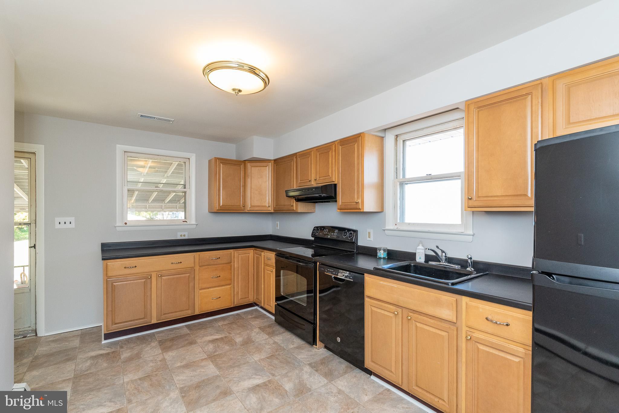 804 George Avenue Baltimore, MD 21221 - Photo 8 of 39 Gallery Image 8