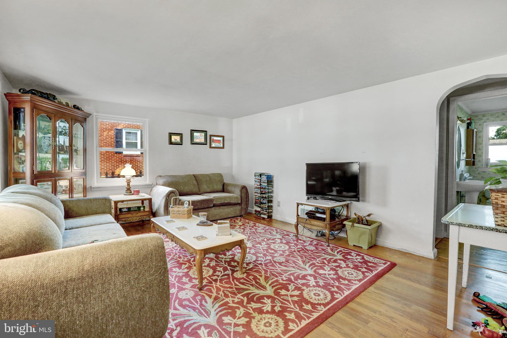 2573 Sheaffer Road Elizabethtown, PA 17022 - Photo 4 of 28 Living room