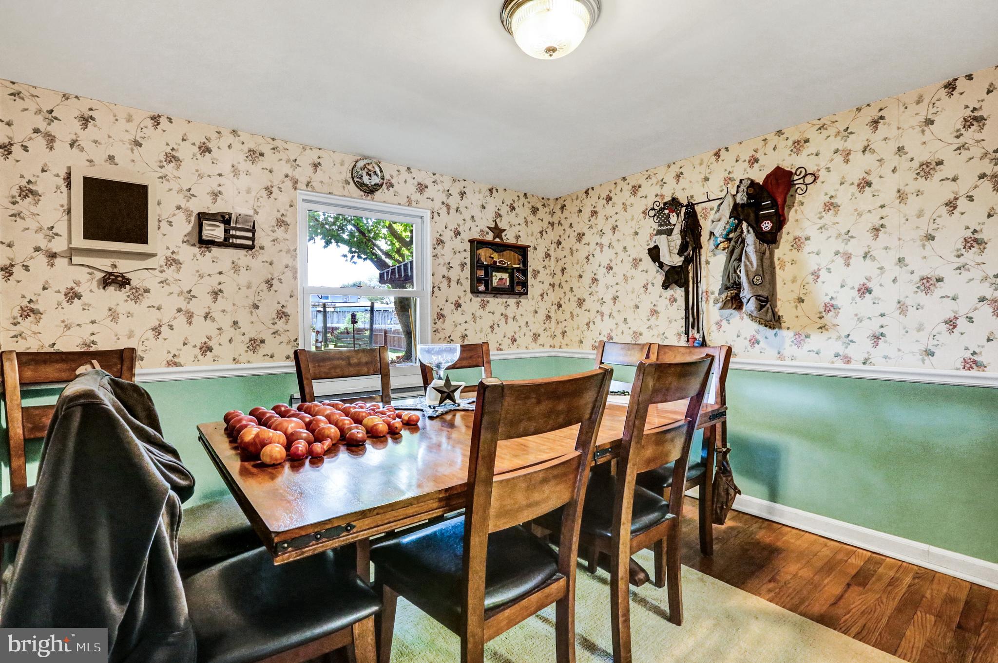 2573 Sheaffer Road Elizabethtown, PA 17022 - Photo 7 of 28 Dinning room