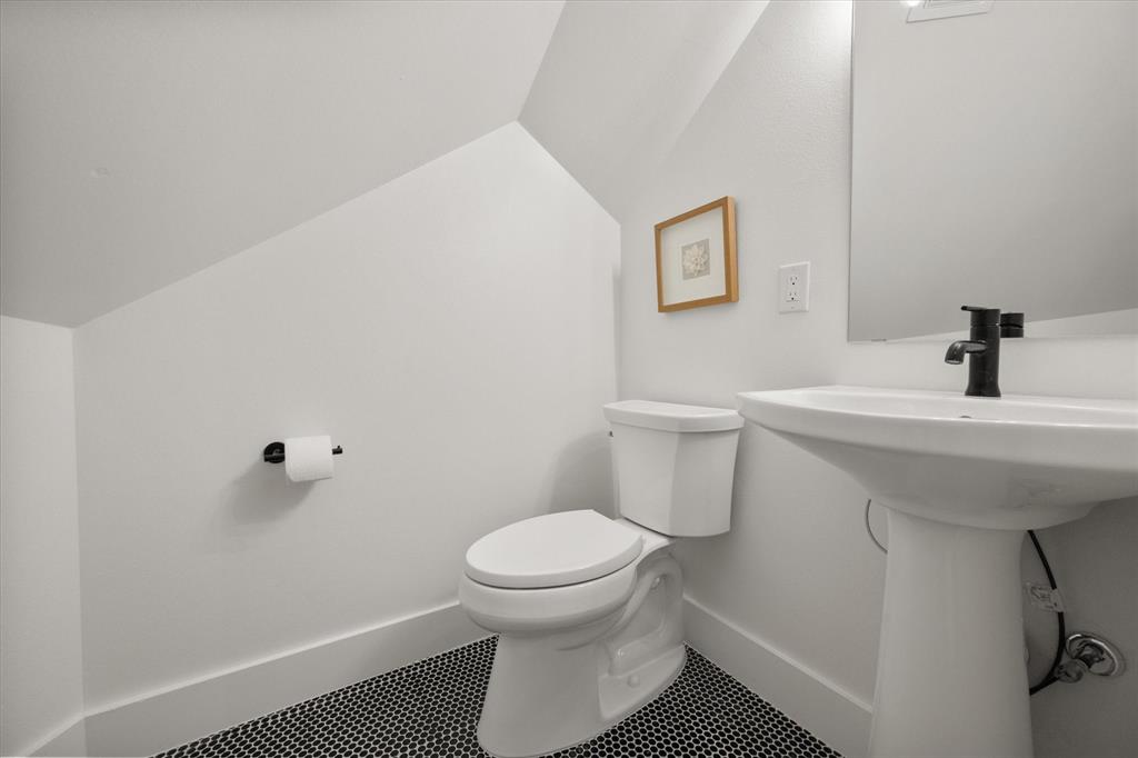 1911 Ozro Road Venus, TX 76084 - Photo 33 of 40 a bathroom with a sink toilet and a mirror