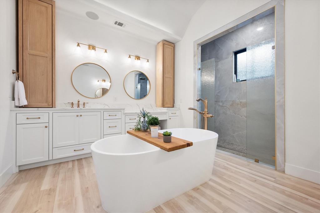 1911 Ozro Road Venus, TX 76084 - Photo 4 of 40 a bathroom with a bathtub a sink and a mirror