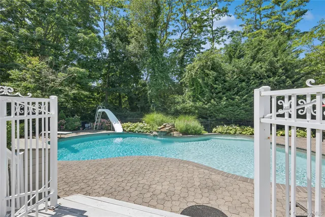 $1,899,999 | 7 Orient Avenue, Northport, NY 11768