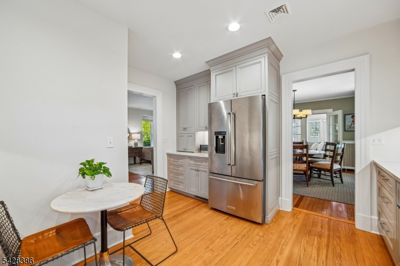 148 Beekman Road Summit, NJ 07901 - Photo 8 of 31