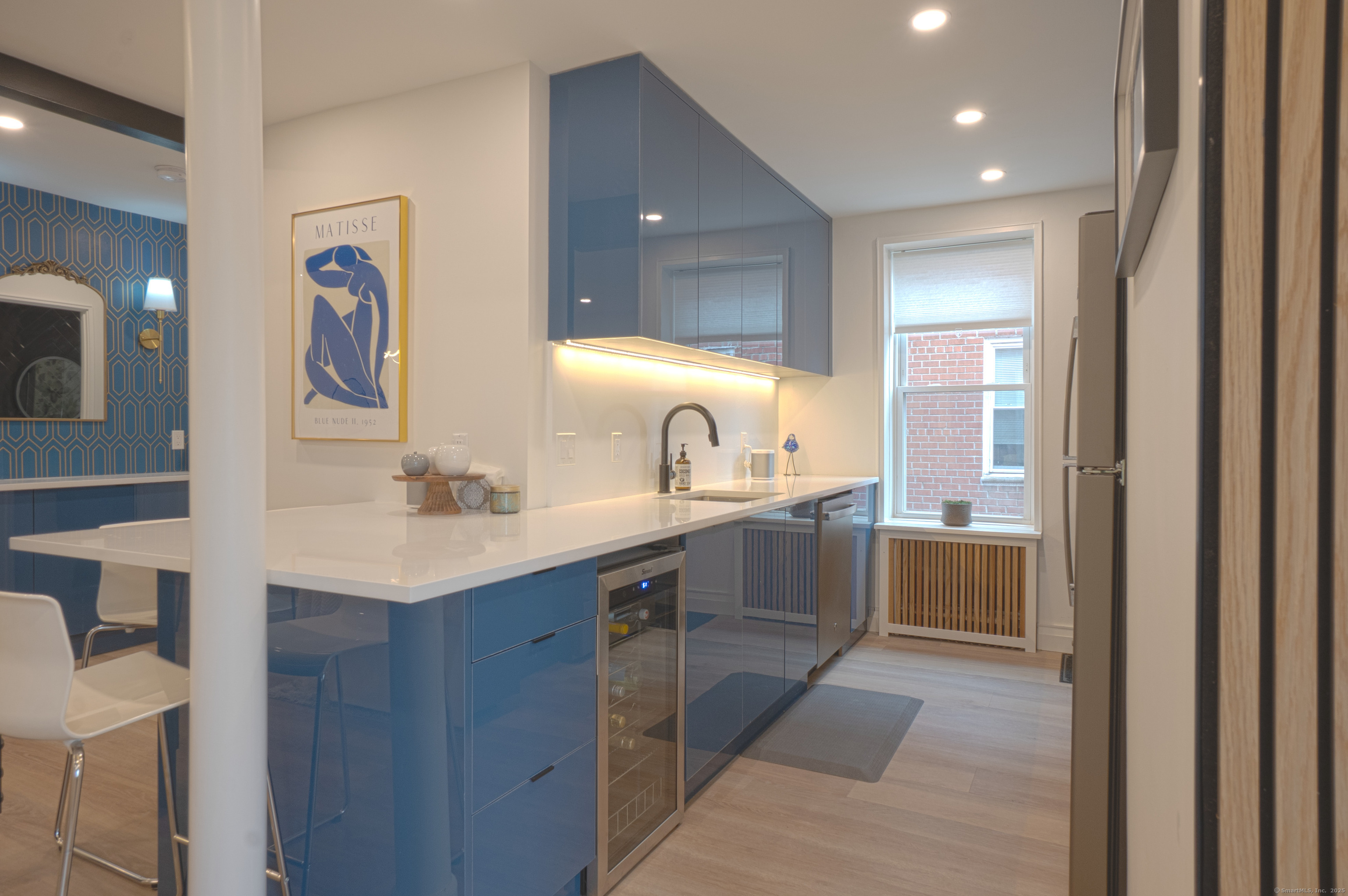 7 4th Street, Unit 4F Stamford, CT 06905 - Photo 9 of 19 Renovatd kitchen with quartz countertops, stainless steel appliances, gas stove and breakfast bar.
