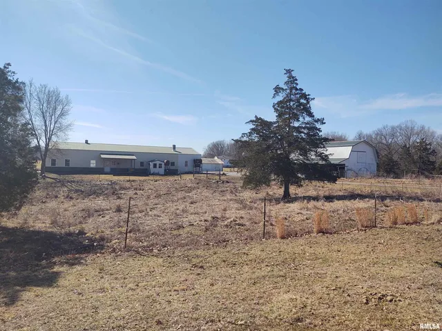 $299,000 | 425 Pioneer Lane, Vienna, IL 62995