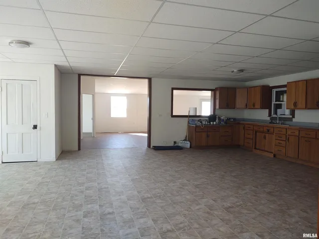 $299,000 | 425 Pioneer Lane, Vienna, IL 62995