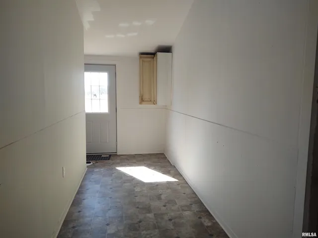 $299,000 | 425 Pioneer Lane, Vienna, IL 62995