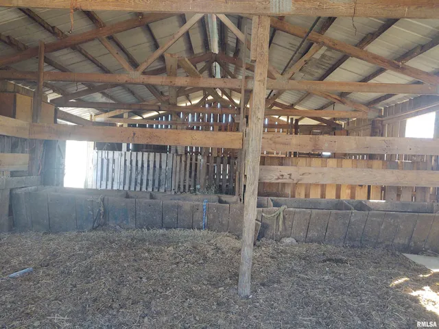 $299,000 | 425 Pioneer Lane, Vienna, IL 62995