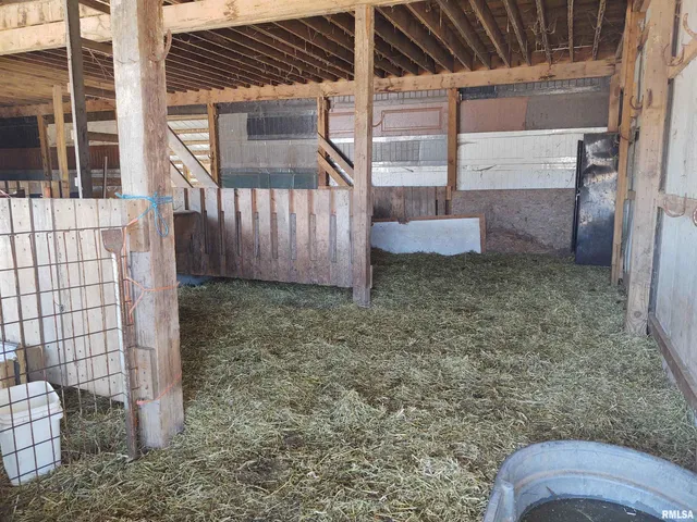 $299,000 | 425 Pioneer Lane, Vienna, IL 62995