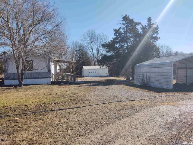 $299,000 | 425 Pioneer Lane, Vienna, IL 62995