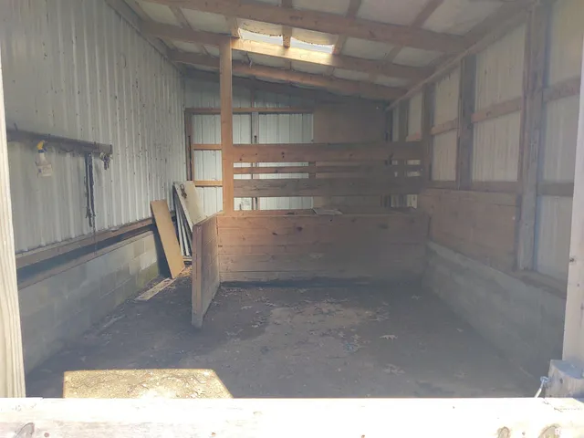 $299,000 | 425 Pioneer Lane, Vienna, IL 62995