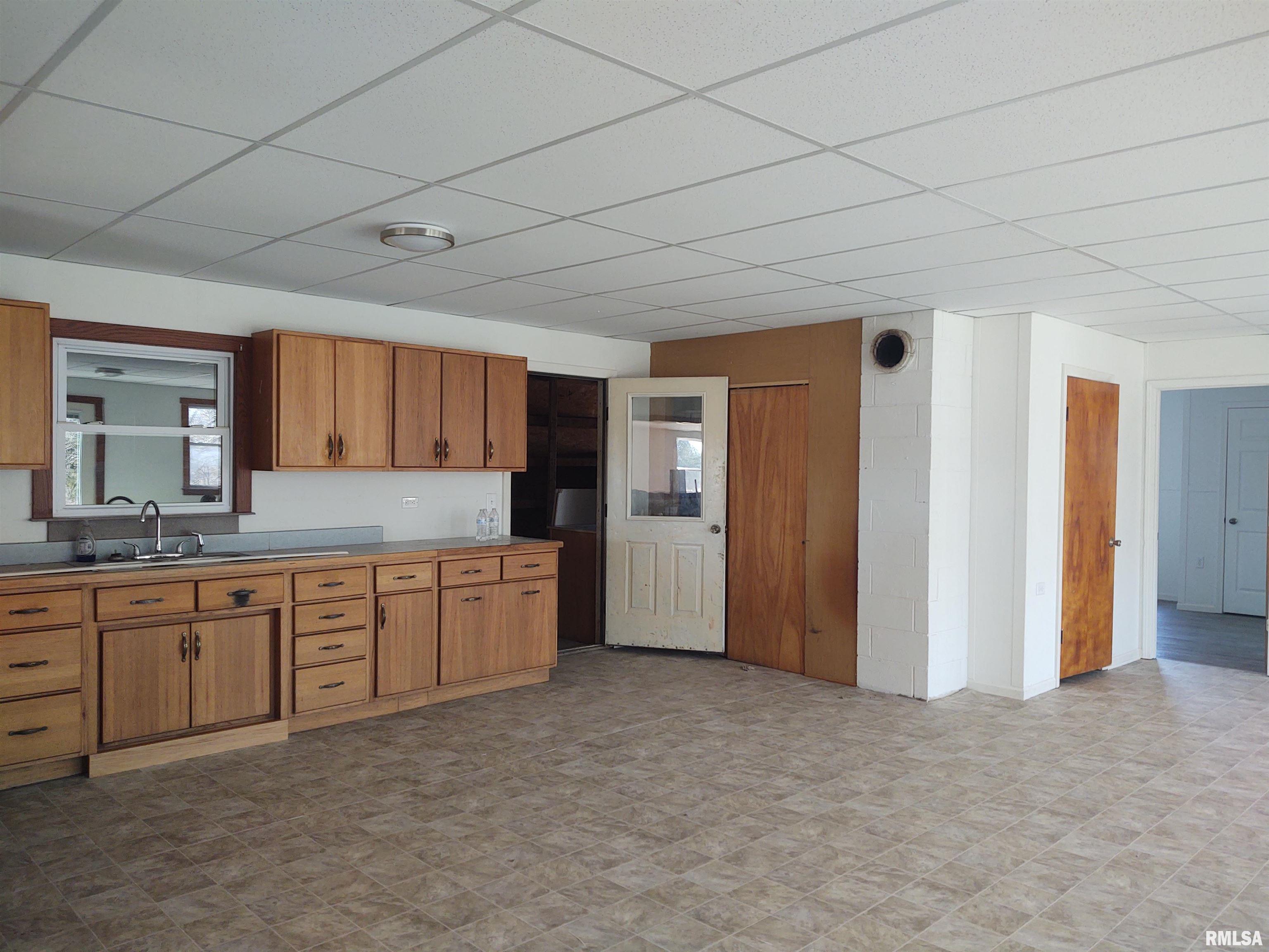 425 Pioneer Lane Vienna, IL 62995 - Photo 5 of 52