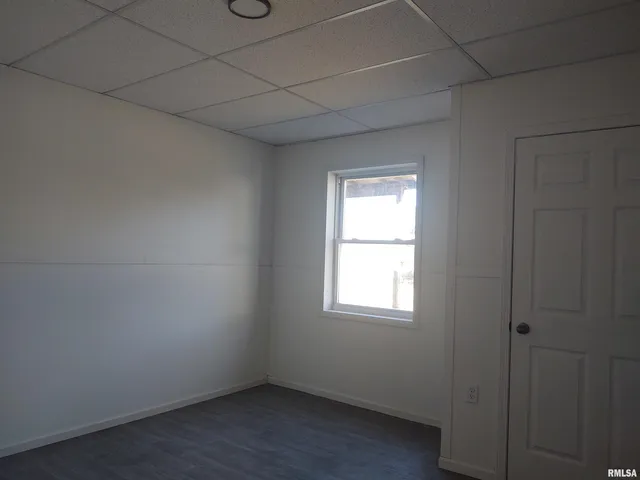 $299,000 | 425 Pioneer Lane, Vienna, IL 62995