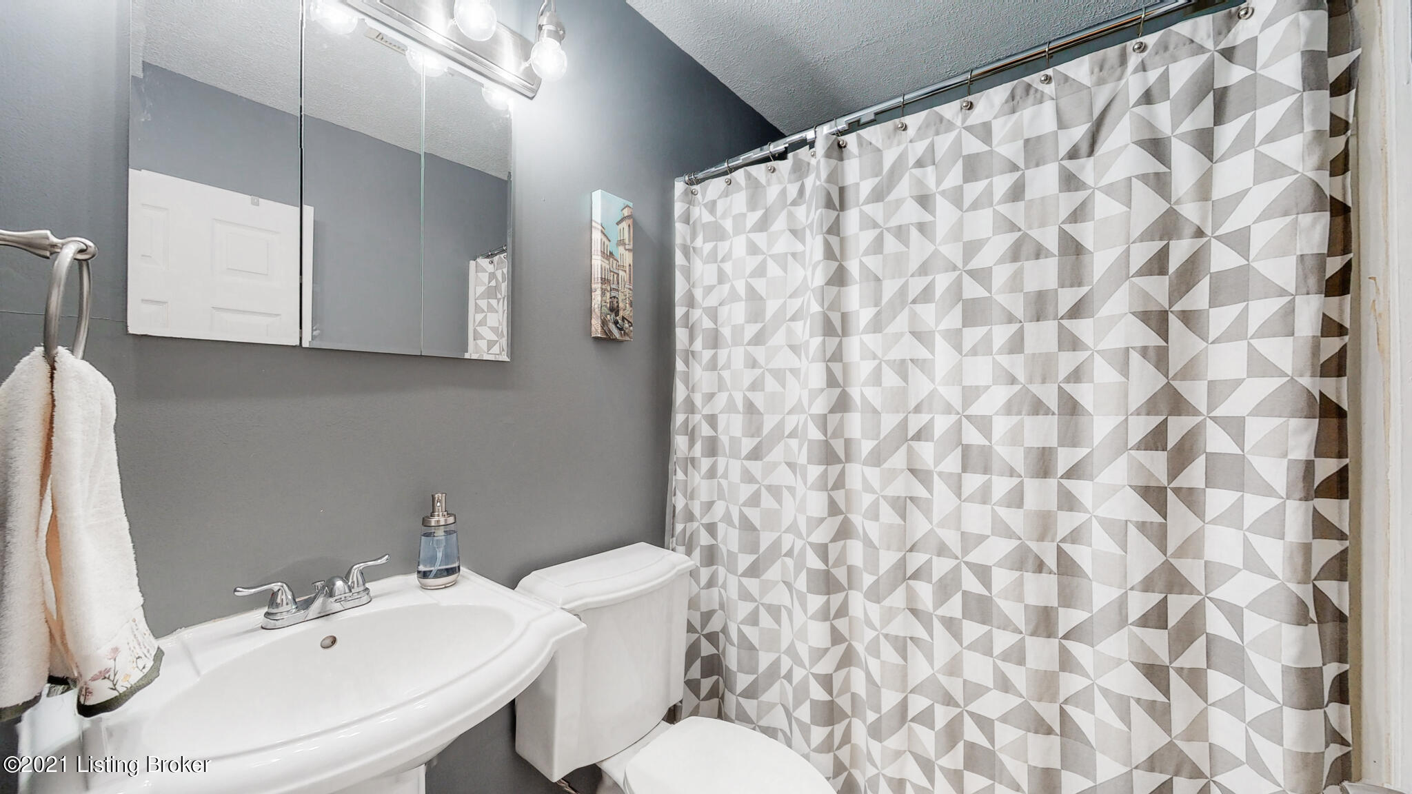 613 Edith Road Louisville, KY 40206 - Photo 16 of 21 Full Bath