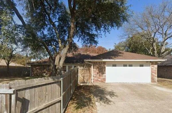 $2,800 | 1110 Redman Lane, Duncanville, TX 75137