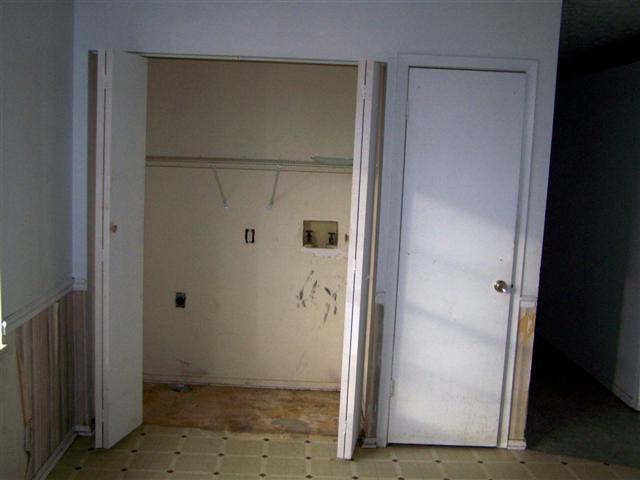 2619 South Main Street Springfield, TN 37172 - Photo 8 of 11 Double door laundry closet.