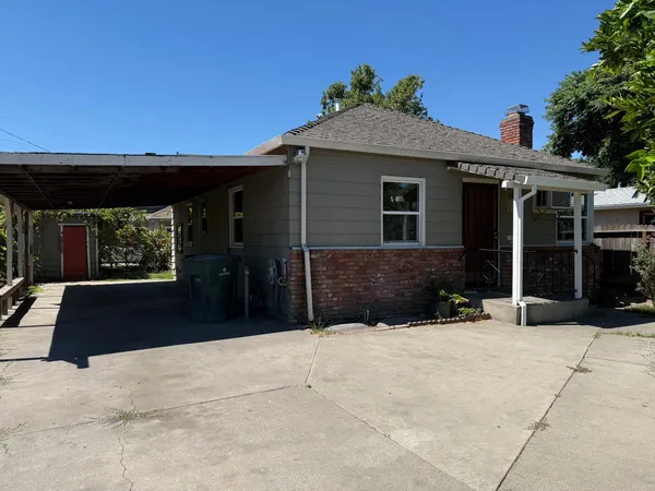 $2,300 | 3350 26th Avenue, Sacramento, CA 95820