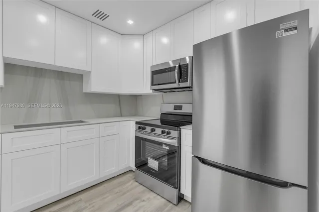 $2,800 | 7925 Carlyle Avenue, Unit 402, Miami Beach, FL 33141