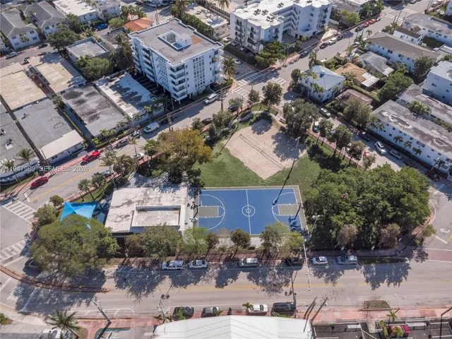 $2,800 | 7925 Carlyle Avenue, Unit 402, Miami Beach, FL 33141