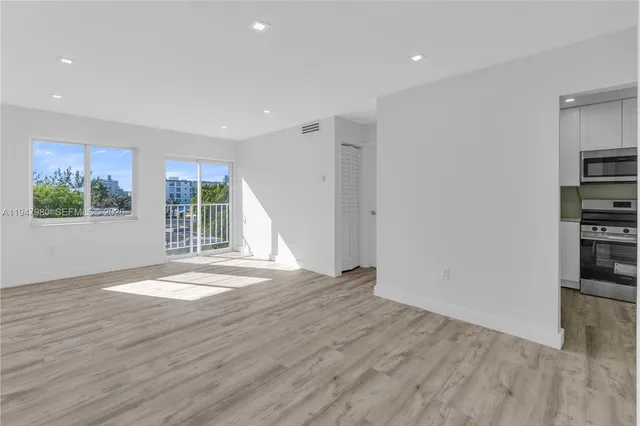 $2,800 | 7925 Carlyle Avenue, Unit 402, Miami Beach, FL 33141