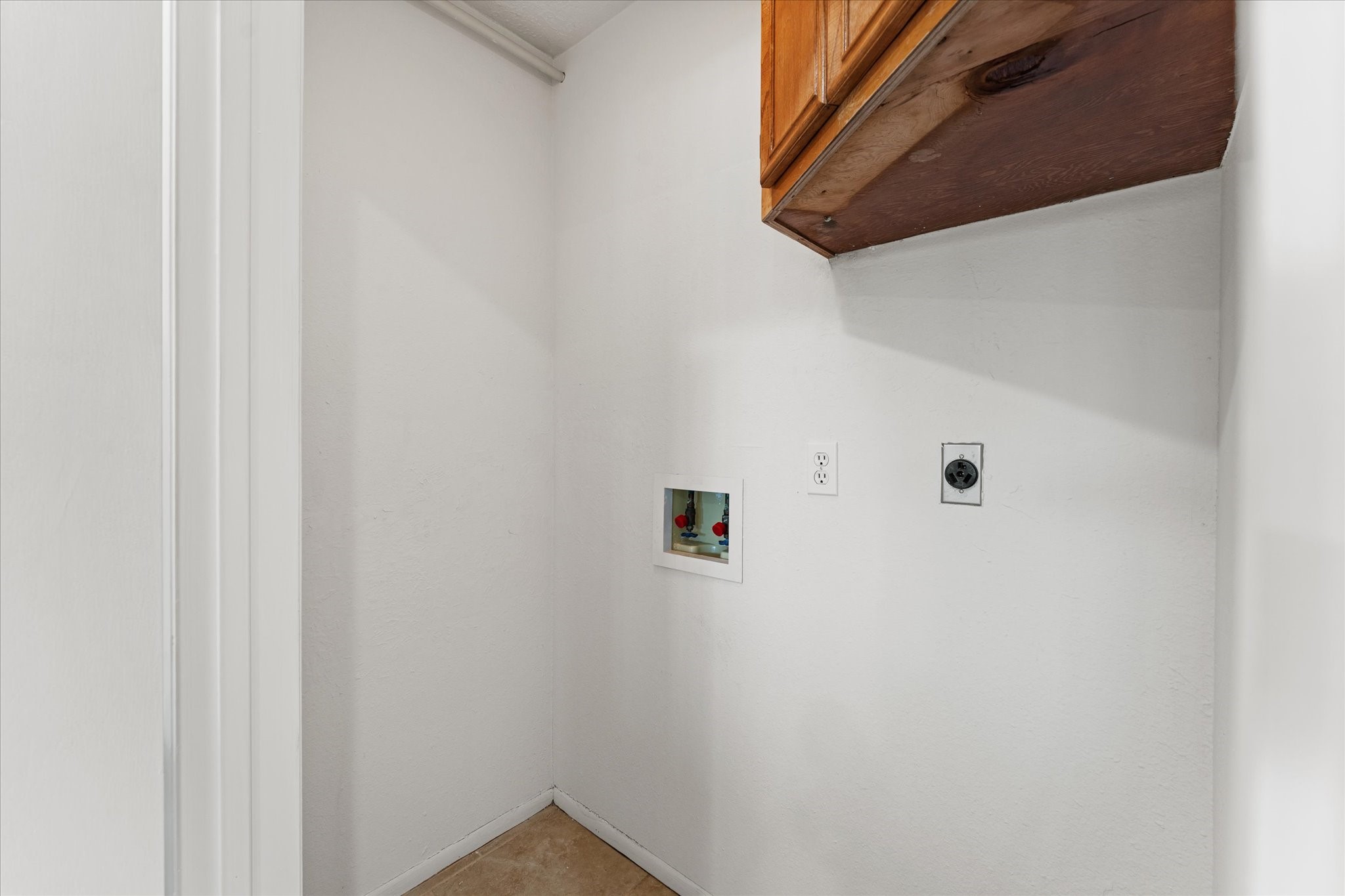 145 Capetown Way Conroe, TX 77356 - Photo 11 of 38 a view of door