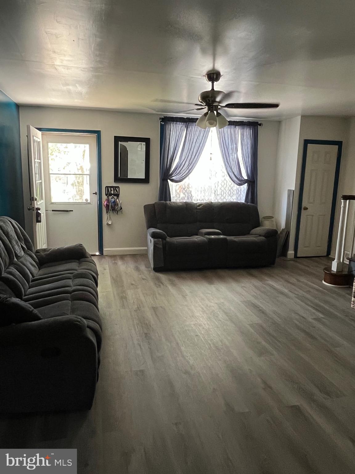 6159 Charles Street Philadelphia, PA 19135 - Photo 10 of 35 Living Room